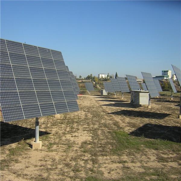 Montaje de poste solar
