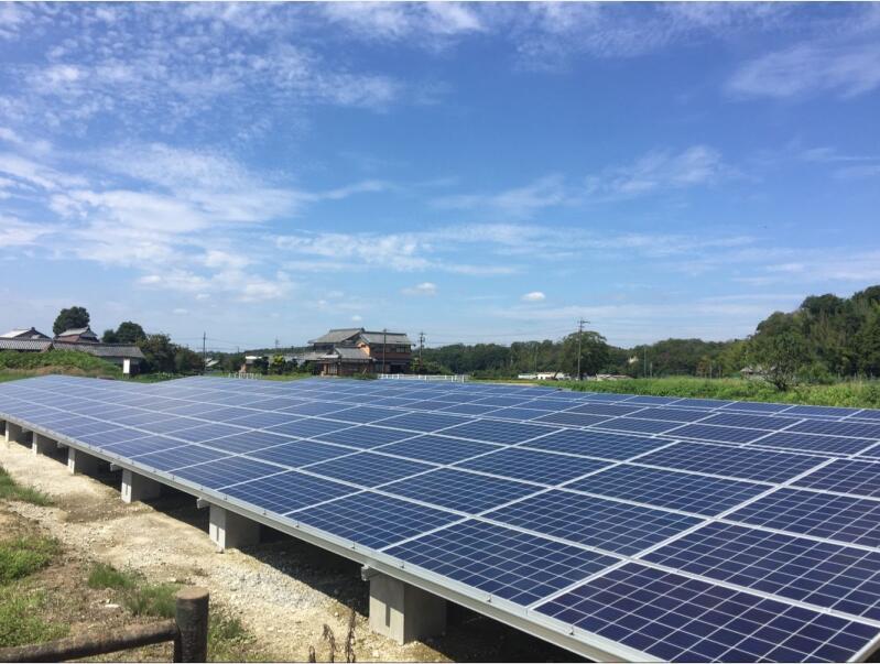 Sistema de montaje en tierra en el sitio en Japón