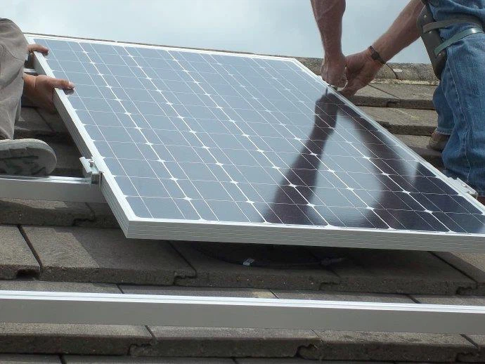 Abrazadera de gancho modelo L para techo de panel solar