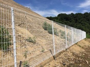 Puesta a tierra de una cerca eléctrica solar
