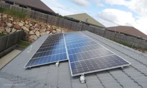 Sistema de montaje de panel solar de techo de tejas