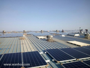 Techo de instalación de panel solar fotovoltaico en la azotea